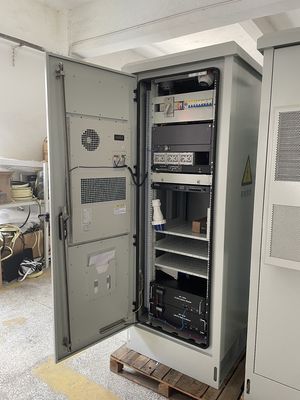 Soğutma sistemi ile 19 inç 18U Standart Dış Telekom Dolabı
