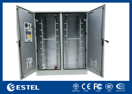 IP65 42U Çift Bölmeli Dış Mekan Elektrik Kabini – RAL7035, Geliştirilmiş Dayanıklılık ve Koruma için 1,5 mm Galvanizli Çelik ve SUS316 Paslanmaz Çelik Yapı